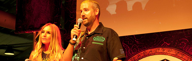 Cory Stockton (droite) lors du lancement de Mists of Pandaria