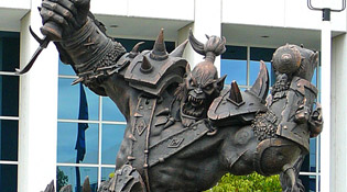 Statue trônant chez Blizzard à Irvine