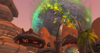 La planète Argus imposante au-dessus d'Orgrimmar