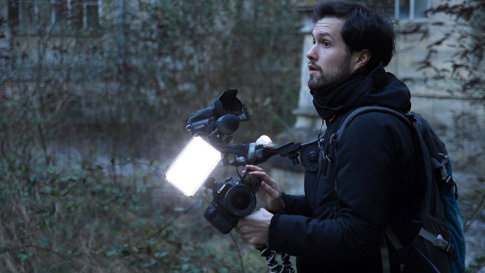 Florian Henn (Mamytwink) dans la cour d'un ancien séminaire abandonné