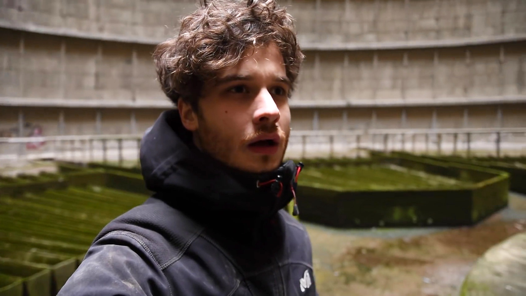 François Calvier à l'intérieur du réacteur d'une centrale électrique abandonnée