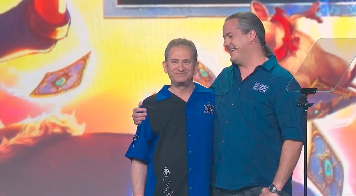 Mike Morhaime et son successeur J. Allen Brack lors de la BlizzCon 2018