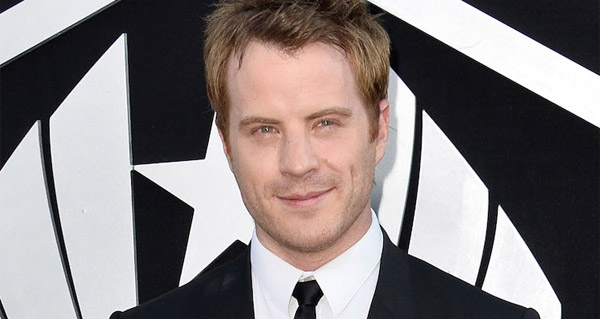 Rob Kazinsky acteur dans le film Warcraft