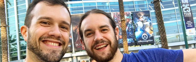 Mamytwink et Zecharia devant la Convention Center de Anaheim